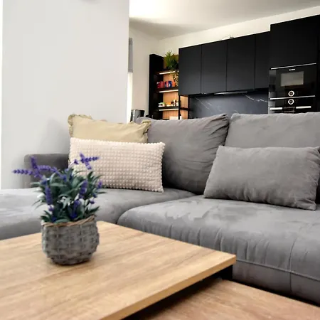 Lägenhet Spacious 3br Penthouse With Large Front Terrace - Stone Bbq & Sun Loungers