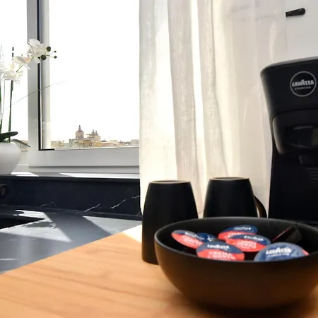 Spacious 3br Penthouse With Large Front Terrace - Stone Bbq & Sun Loungers *