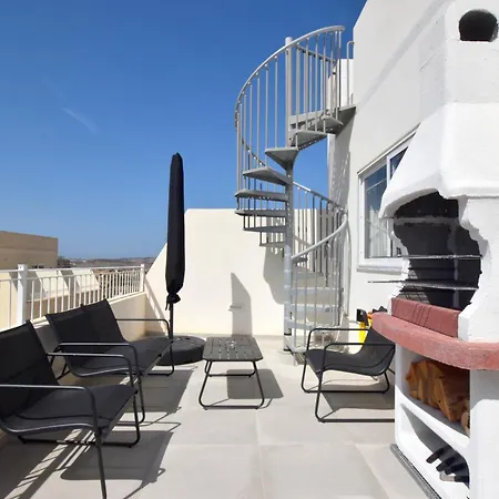Apartment Spacious 3br Penthouse With Large Front Terrace - Stone Bbq & Sun Loungers Xaghra