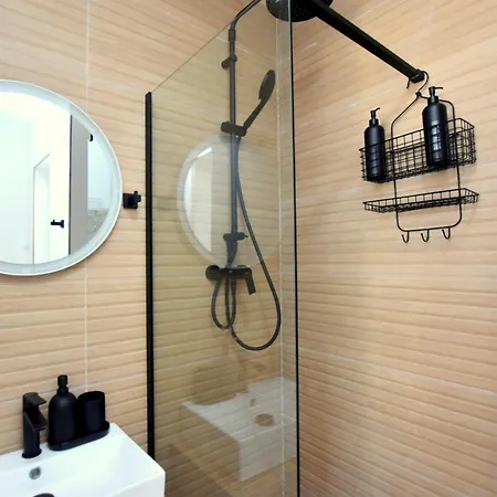 Spacious 3br Penthouse With Large Front Terrace - Stone Bbq & Sun Loungers * 자프라