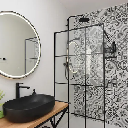 Spacious 3br Penthouse With Large Front Terrace - Stone Bbq & Sun Loungers