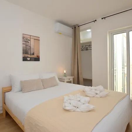 Apartment Spacious 3br Penthouse With Large Front Terrace - Stone Bbq & Sun Loungers Xaghra