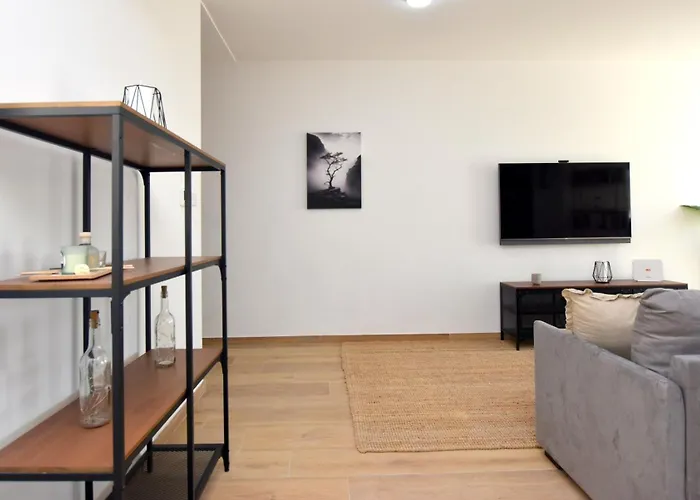 Appartamento Spacious 3br Penthouse With Large Front Terrace - Stone Bbq & Sun Loungers *