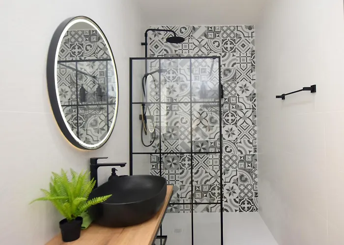 Spacious 3br Penthouse With Large Front Terrace - Stone Bbq & Sun Loungers Appartamento *