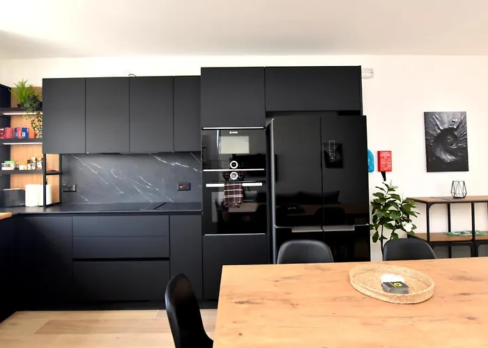 Appartamento Spacious 3br Penthouse With Large Front Terrace - Stone Bbq & Sun Loungers *